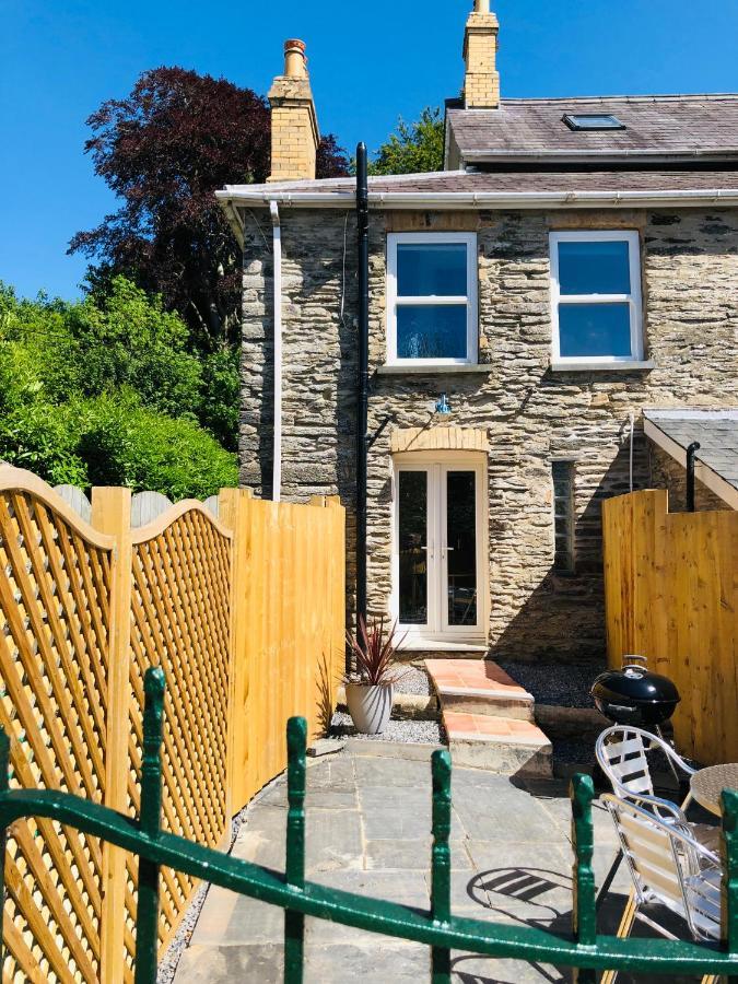 Mount Cottage Newcastle Emlyn Exterior foto